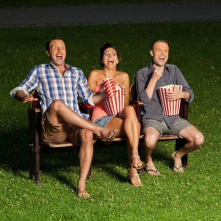 Réussir l'organisation d'une projection cinéma dans son jardin : le guide
