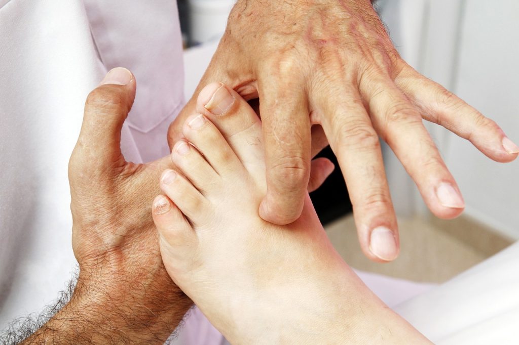 découvrez le pouvoir de la réflexologie, une méthode unique de relaxation et de bien-être qui stimule les zones réflexes de vos pieds et mains pour équilibrer votre corps et apaiser votre esprit. offrez-vous un moment de sérénité et améliorez votre santé globale grâce à cette pratique ancestrale.
